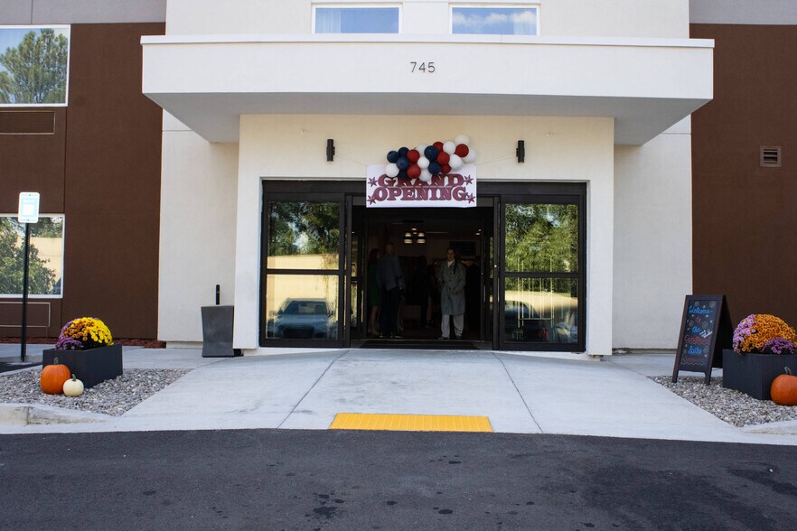 745 Cobb Place Blvd NW, Kennesaw, GA à vendre - Photo de l’immeuble – Image 3 sur 15