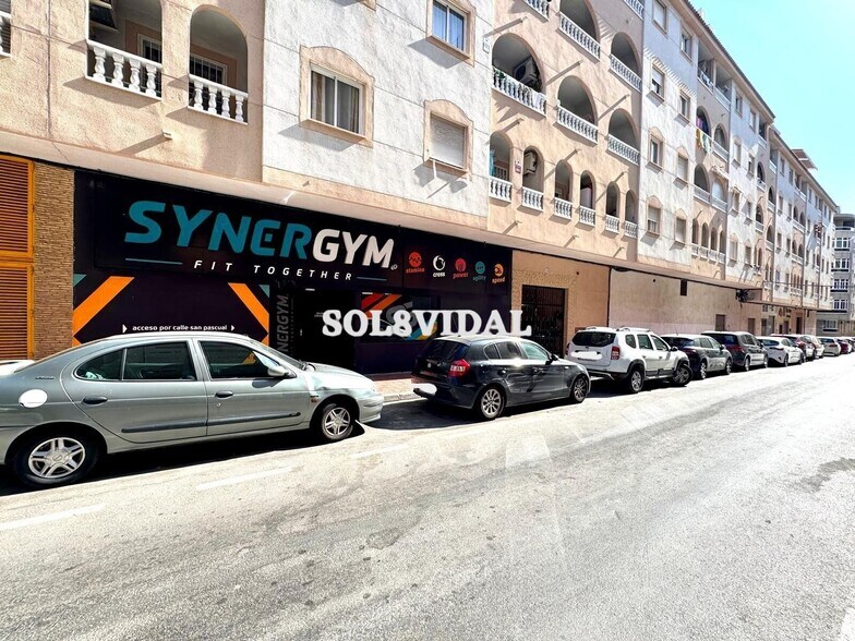 Carrer San Pascual, 235, Torrevieja, Alicante à louer - Photo de l’immeuble – Image 1 sur 30