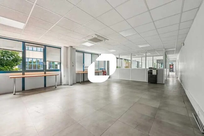 Plus de détails pour 32 Avenue Des Pépiniéres, Fresnes - Bureau, Local d'activités à louer