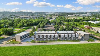 Plus de détails pour 1982 S Razorback Rd, Fayetteville, AR - Logement à vendre