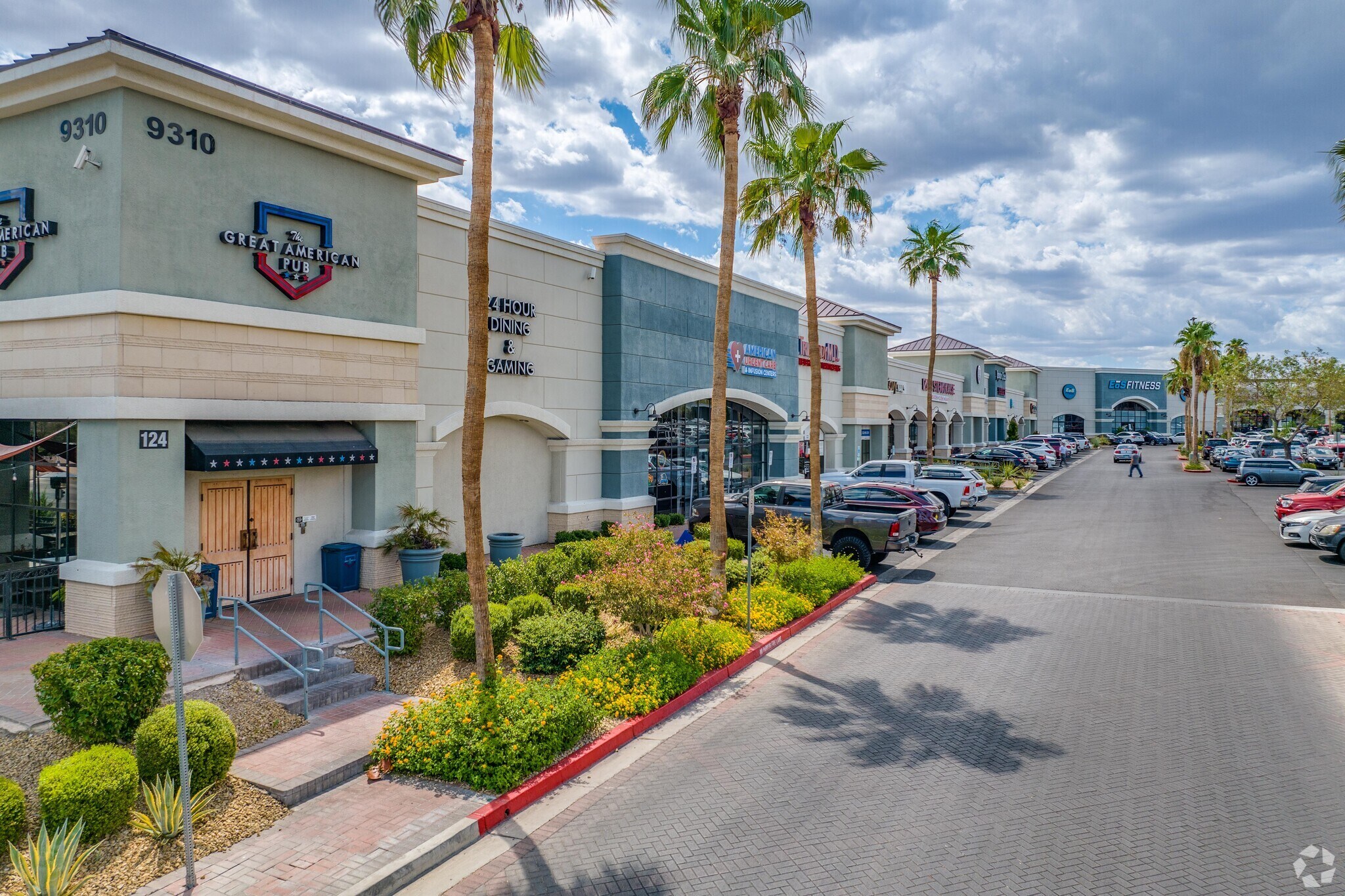 9310 S Eastern Ave, Henderson, NV à louer Photo de l’immeuble– Image 1 sur 8