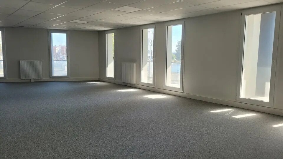 Bureau dans Le Havre à louer - Photo de l’immeuble – Image 1 sur 4