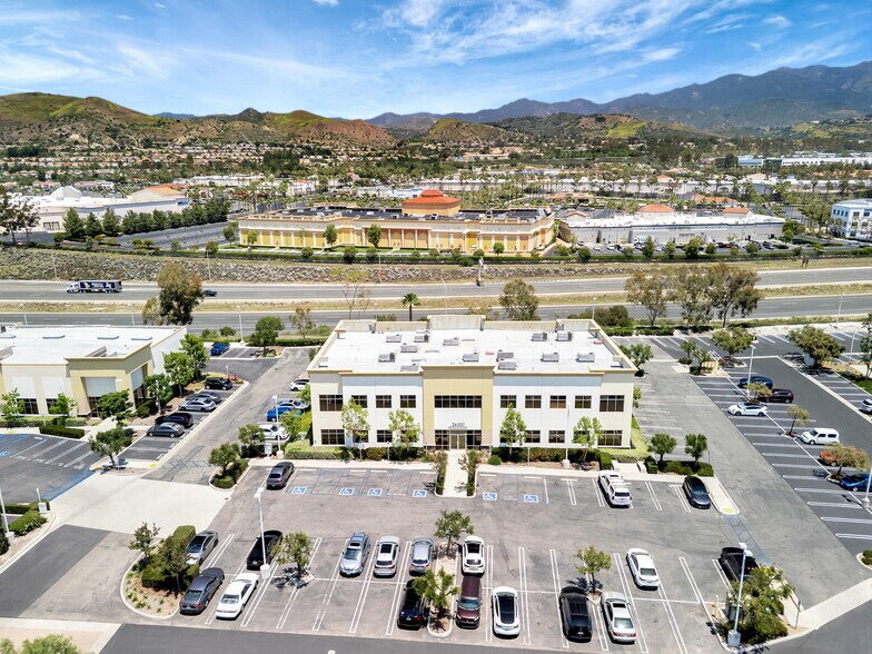 26501 Rancho Pky S, Lake Forest, CA à vendre - Photo de l’immeuble – Image 3 sur 22