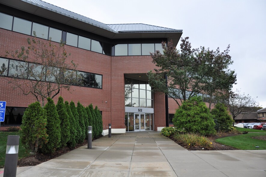 322 E Main St, Branford, CT à louer - Photo de l’immeuble – Image 1 sur 8