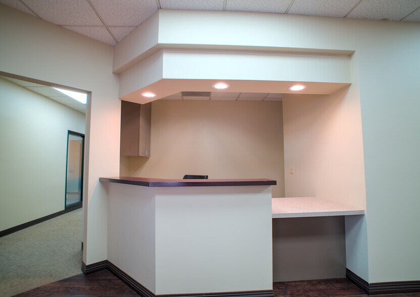 1611 E 4th St, Santa Ana, CA à louer - Photo de l’immeuble – Image 3 sur 62