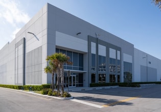 1700 Eller Dr, Fort Lauderdale, FL à louer Photo intérieure– Image 1 sur 1