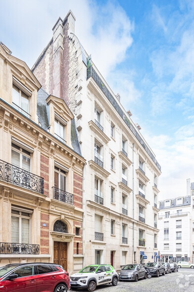 Immeuble residentiel dans Paris à vendre - Photo de l’immeuble – Image 1 sur 8