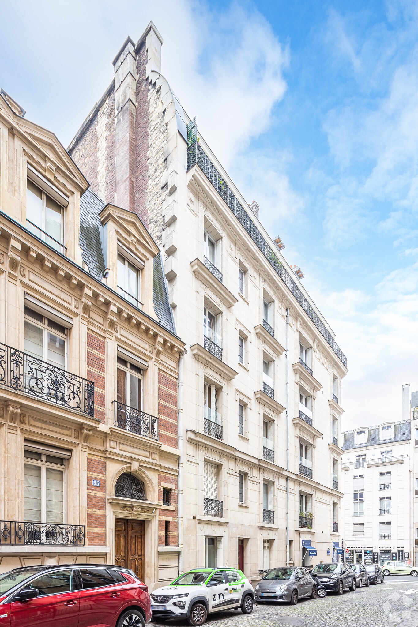 Immeuble residentiel dans Paris à vendre Photo de l’immeuble– Image 1 sur 9