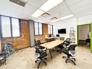 5777 Baum Blvd, Pittsburgh, PA à louer Photo intérieure– Image 2 sur 3