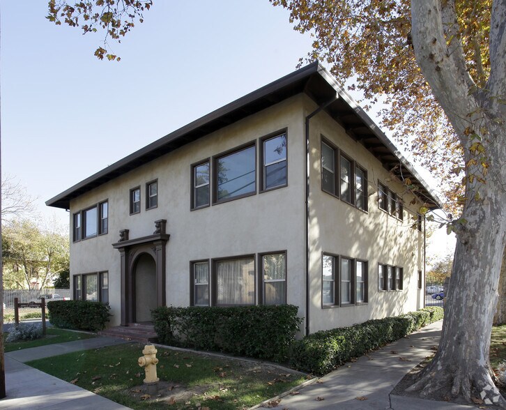 902 Court St, Woodland, CA à vendre - Photo principale – Image 1 sur 2