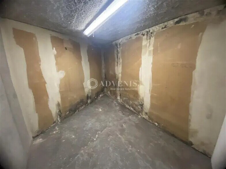 Local d’activités dans Maisons-Alfort à louer - Photo de l’immeuble – Image 3 sur 6
