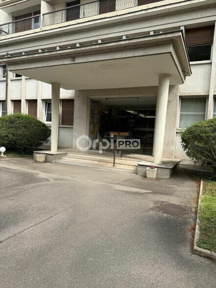 Bureau dans Nevers à louer - Photo de l’immeuble – Image 2 sur 12