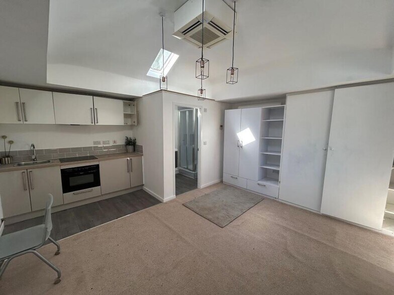 163B Phelipps Rd, Corfe Mullen à vendre - Photo de l’immeuble – Image 2 sur 7