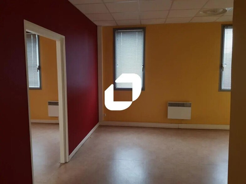 Bureau dans Liévin à louer - Photo de l’immeuble – Image 1 sur 19