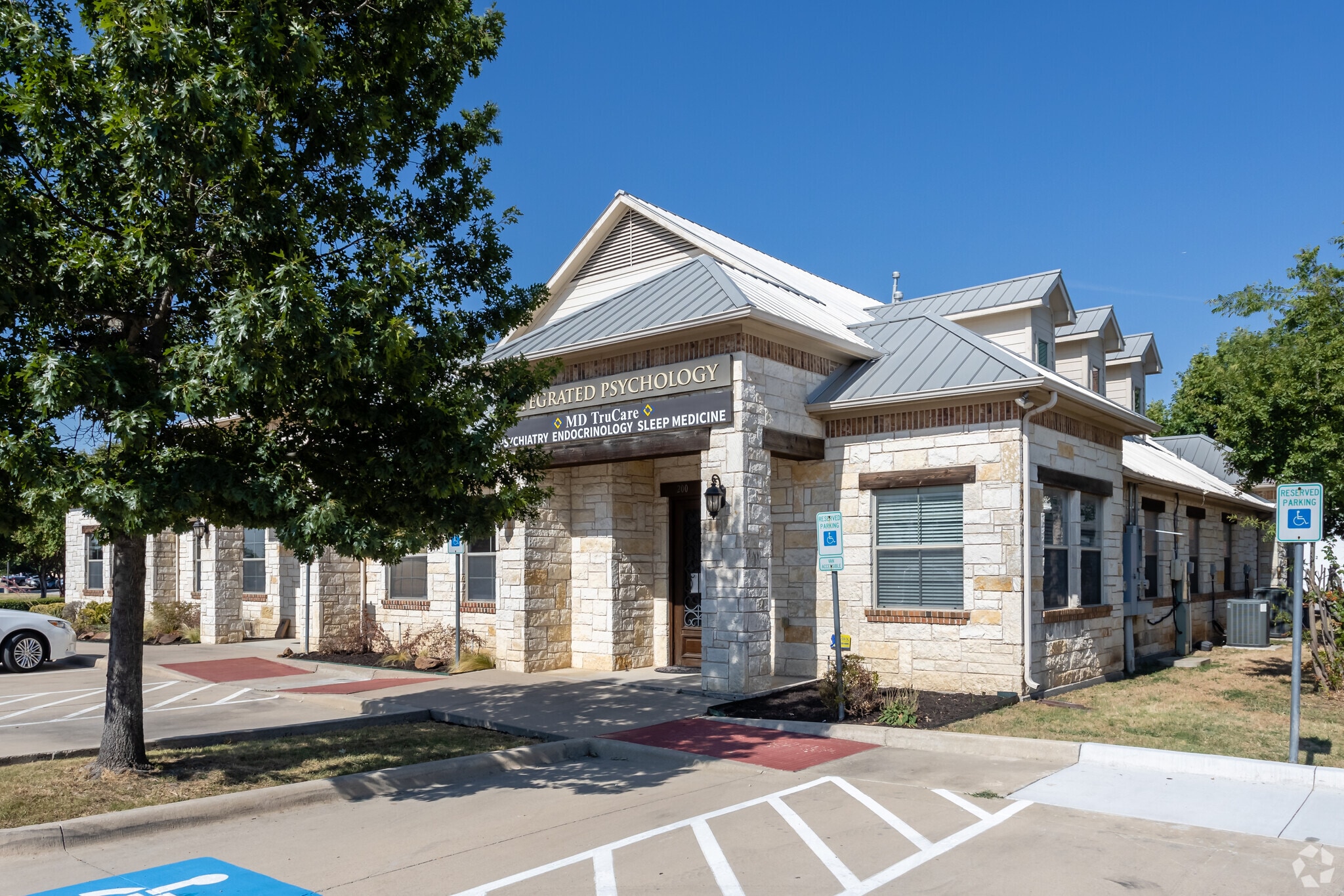 823 E Ira Woods Ave, Grapevine, TX à louer Photo principale– Image 1 sur 4