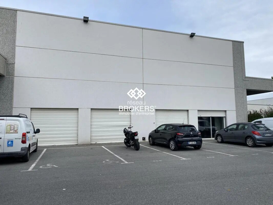Industriel/Logistique dans Puget-sur-Argens à louer Photo de l’immeuble– Image 1 sur 9