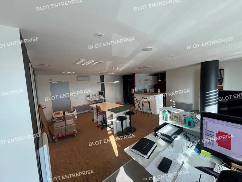 Bureau dans Lorient à vendre - Photo de l’immeuble – Image 3 sur 5