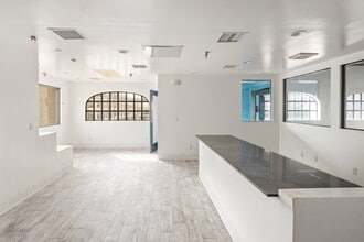 1734-1746 S Sepulveda Blvd, Los Angeles, CA à louer Photo intérieure– Image 2 sur 8