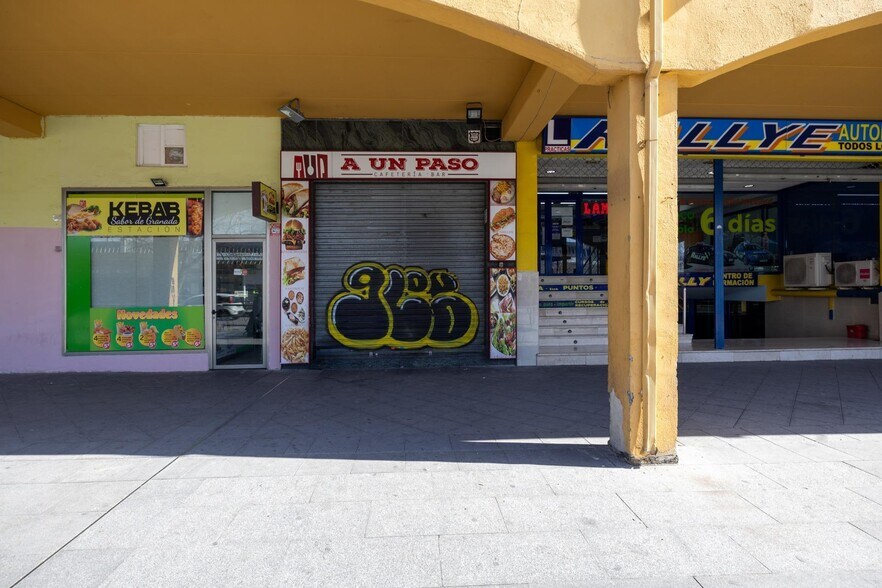 Avenida Juan Pablo II, 92, Granada, Granada à vendre - Photo de l’immeuble – Image 2 sur 31