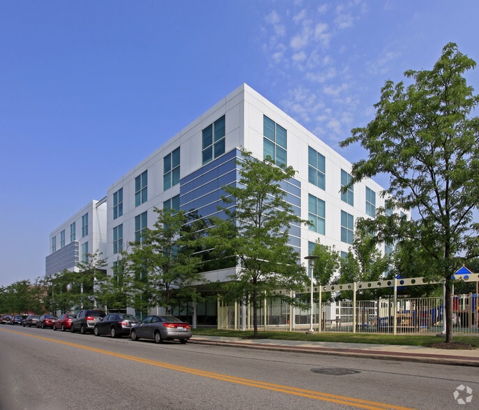 8111 Quincy Ave, Cleveland, OH à louer - Photo principale – Image 1 sur 12