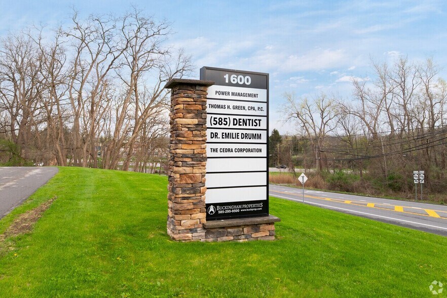 1600 Moseley Rd, Fairport, NY à louer - Photo de l’immeuble – Image 3 sur 8