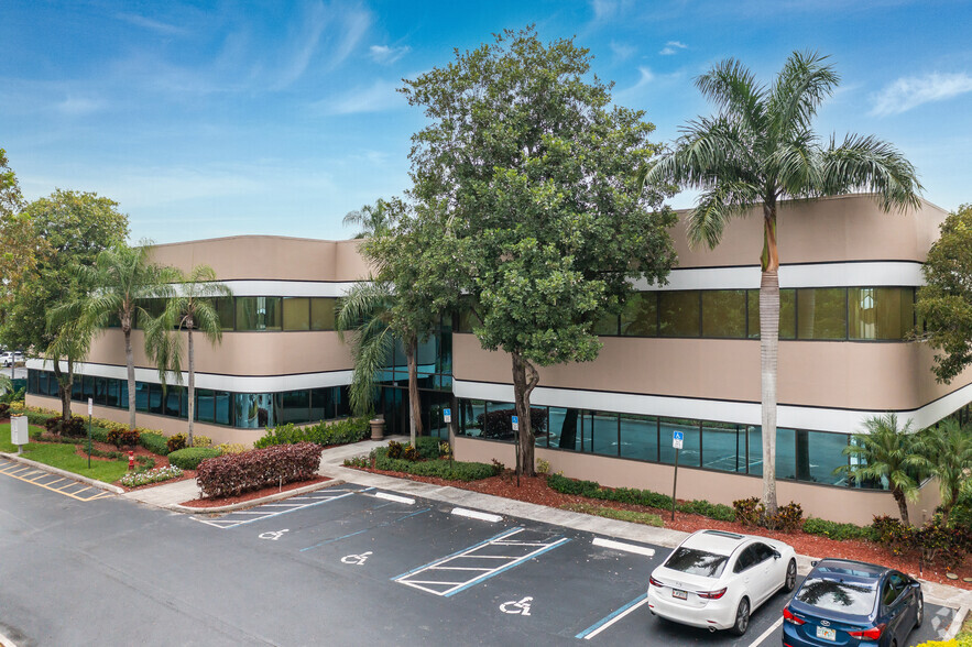 400 Sawgrass Corporate Pky, Sunrise, FL à louer - Photo principale – Image 1 sur 19