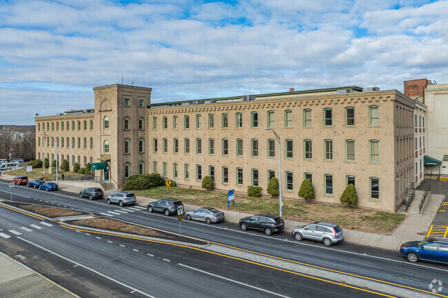 Plus de détails pour 290 Pratt St, Meriden, CT - Différents types d’espaces à louer