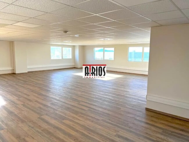 Plus de détails pour Bureau à vendre