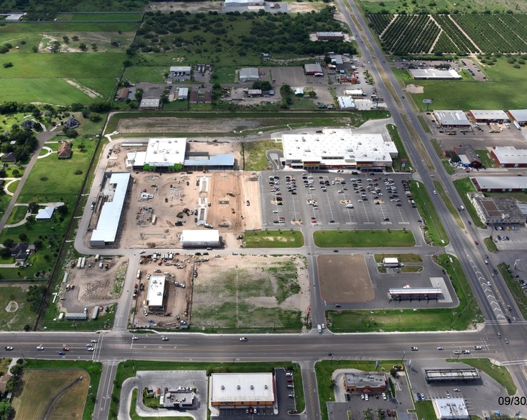 228 E Mile 3 Rd, Palmhurst, TX à louer - Photo de l’immeuble – Image 3 sur 13