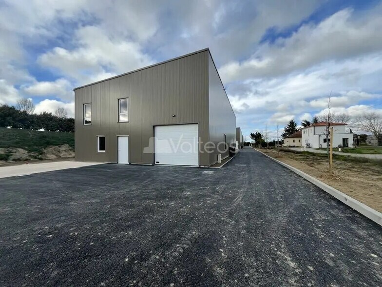 Local d’activités dans Labarthe-sur-Lèze à louer - Photo de l’immeuble – Image 1 sur 6