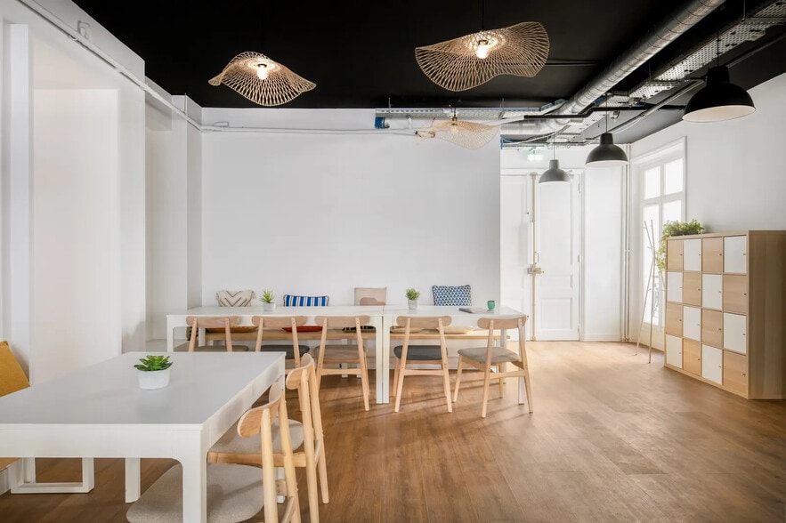 17 Rue Richer, Paris à louer - Photo de l’immeuble – Image 3 sur 6