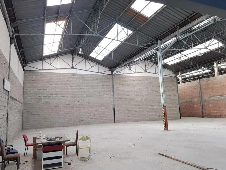 Local d’activités dans Amfreville-la-Mi-Voie à louer - Photo de l’immeuble – Image 3 sur 8