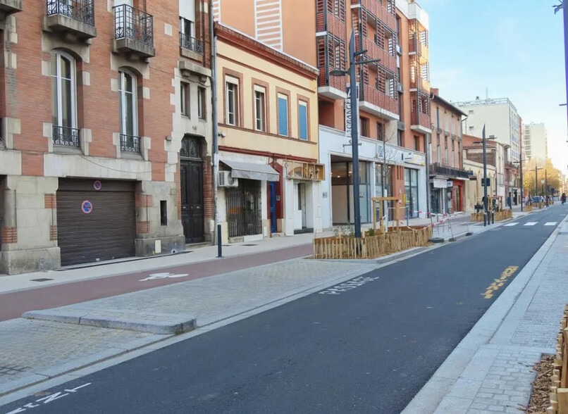 Local d'activités dans Toulouse à vendre - Photo de l’immeuble – Image 2 sur 6