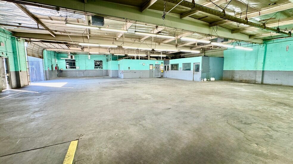 7350 Greenbush Ave, North Hollywood, CA à vendre - Photo de l’immeuble – Image 3 sur 8