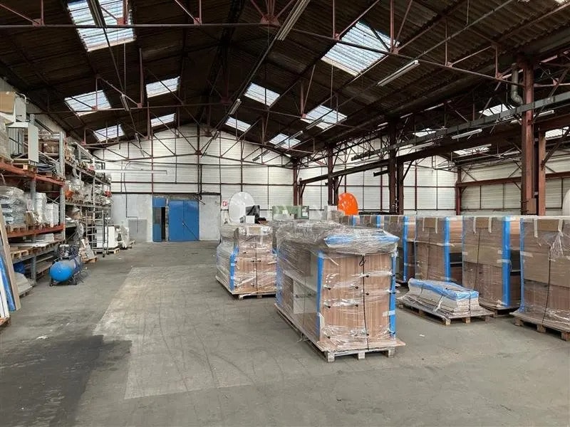 Industriel/Logistique dans Nazelles-Négron à louer Photo de l’immeuble– Image 1 sur 6