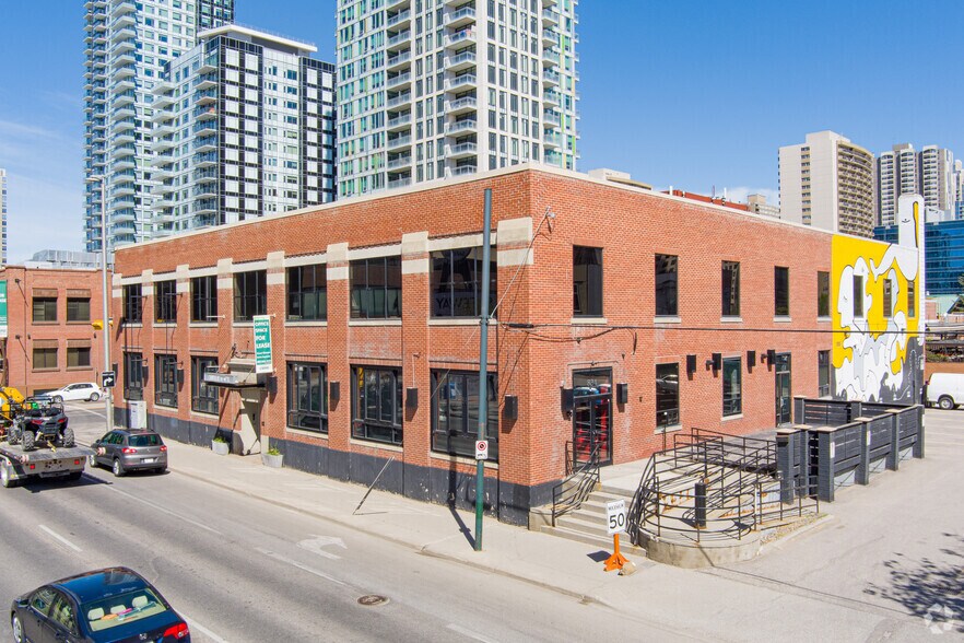 838 11 Av SW, Calgary, AB à louer - Photo de l’immeuble – Image 1 sur 7