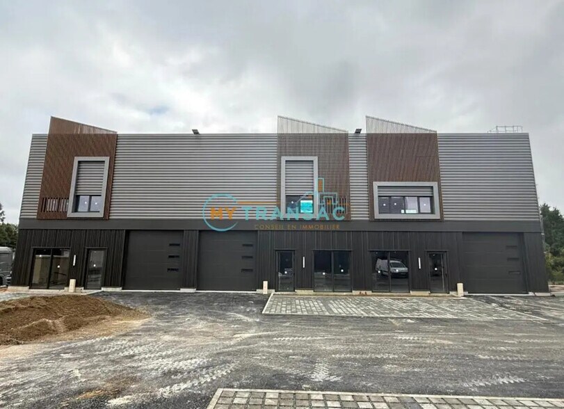 Local d'activités dans Courtry à vendre - Photo de l’immeuble – Image 2 sur 15