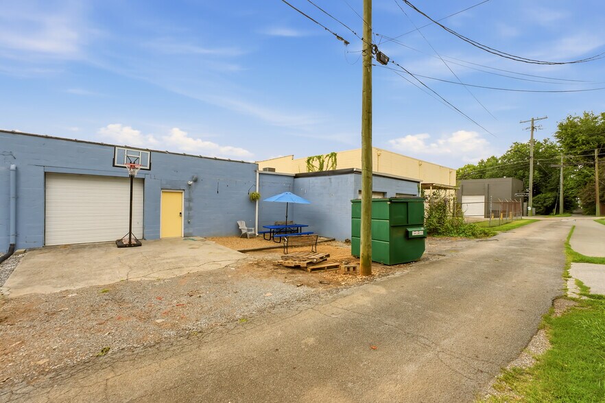 303-311 E Anderson Ave, Knoxville, TN à louer - Photo de l’immeuble – Image 2 sur 19