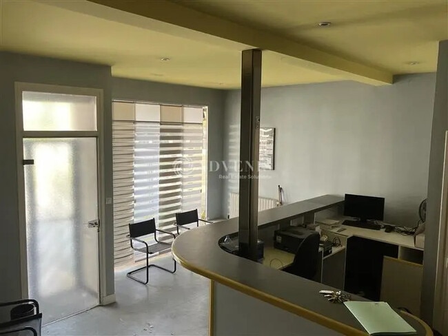 Plus de détails pour Bureau à vendre