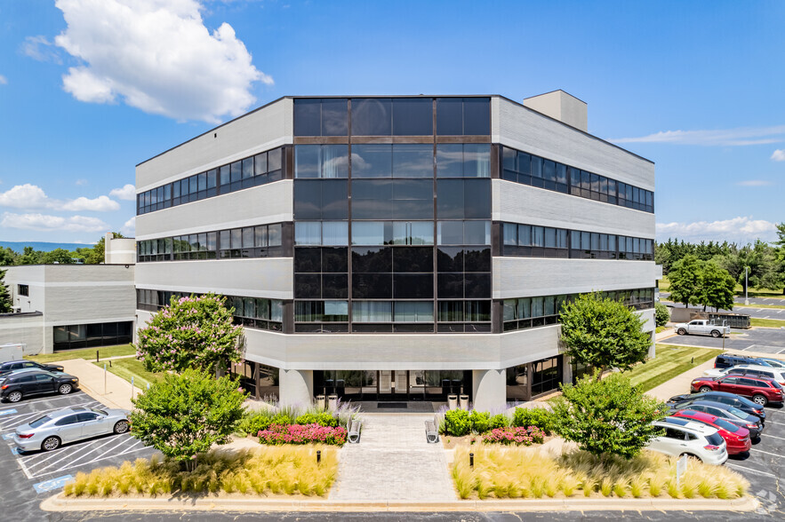 110 Thomas Johnson Dr, Frederick, MD à louer - Photo de l’immeuble – Image 3 sur 11
