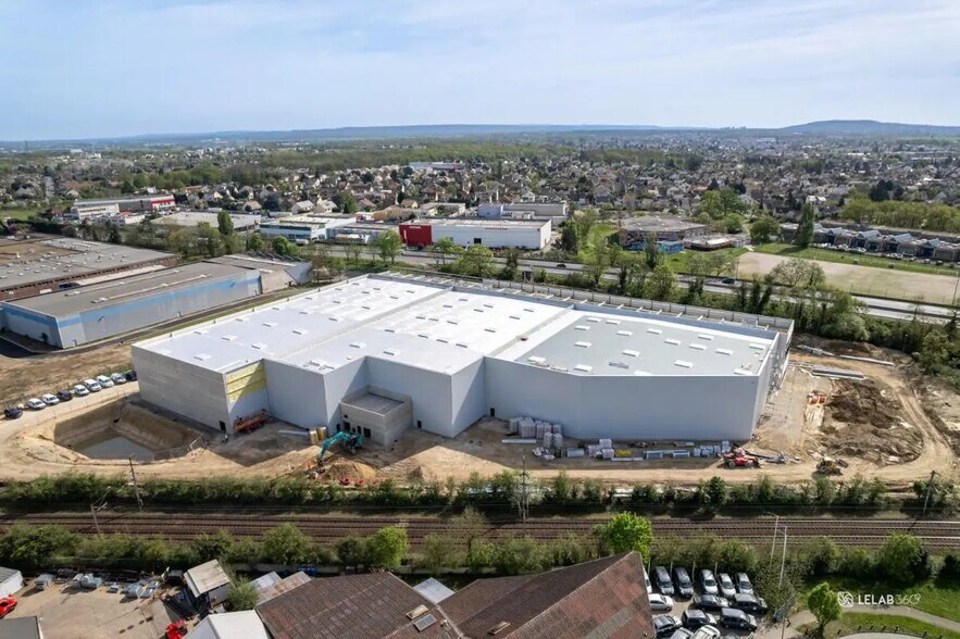 Industriel/Logistique dans Conflans-Sainte-Honorine à louer - Photo de l’immeuble – Image 2 sur 6