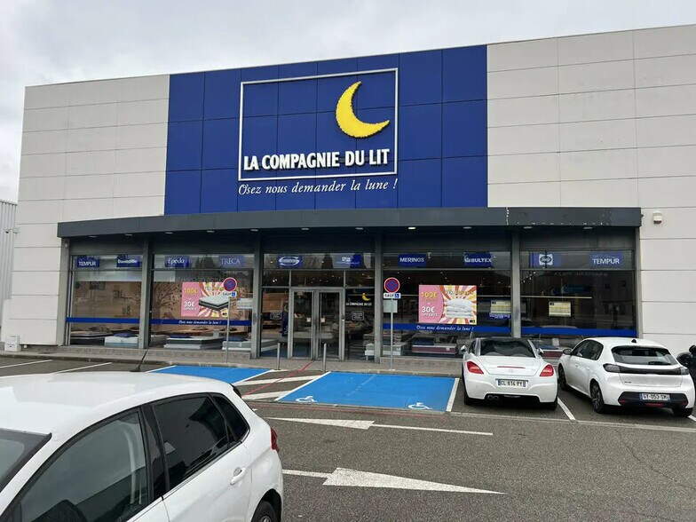 Local commercial dans Les Pennes-Mirabeau à louer - Photo de l’immeuble – Image 1 sur 5