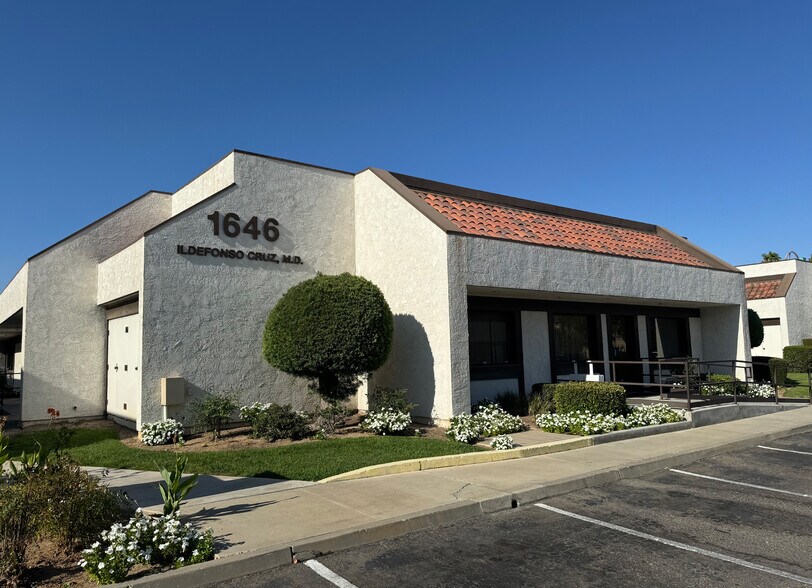 1660 E Herndon Ave, Fresno, CA à louer - Photo de l’immeuble – Image 1 sur 2