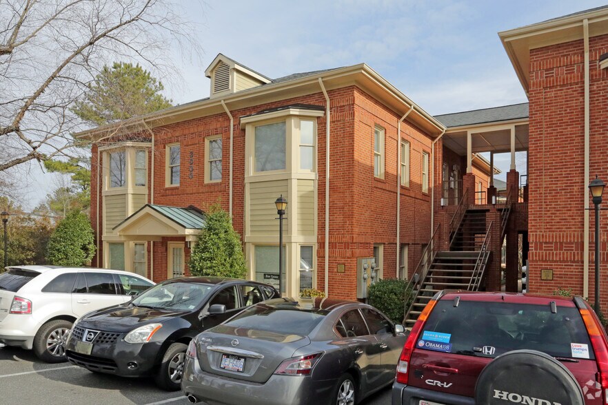 3622 Lyckan Pky, Durham, NC à louer - Photo de l’immeuble – Image 1 sur 6