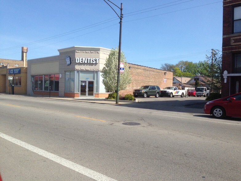 4445-4447 N Elston Ave, Chicago, IL à louer - Photo de l’immeuble – Image 2 sur 2