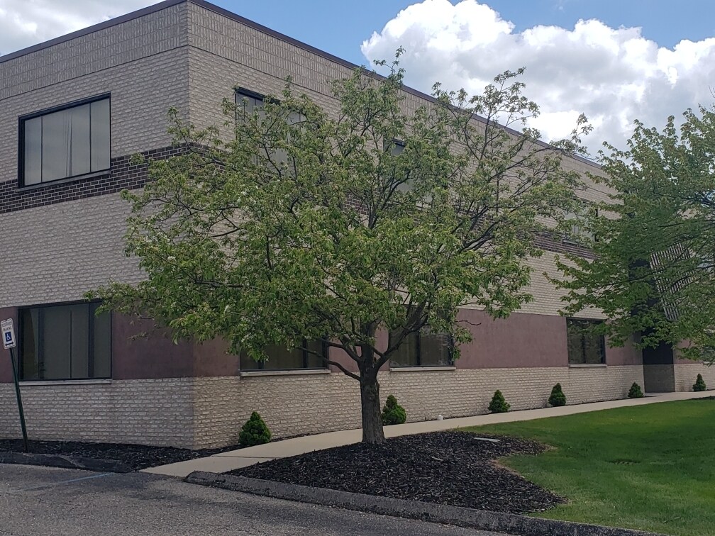 46400 Continental Dr, Chesterfield, MI à louer Photo principale– Image 1 sur 8