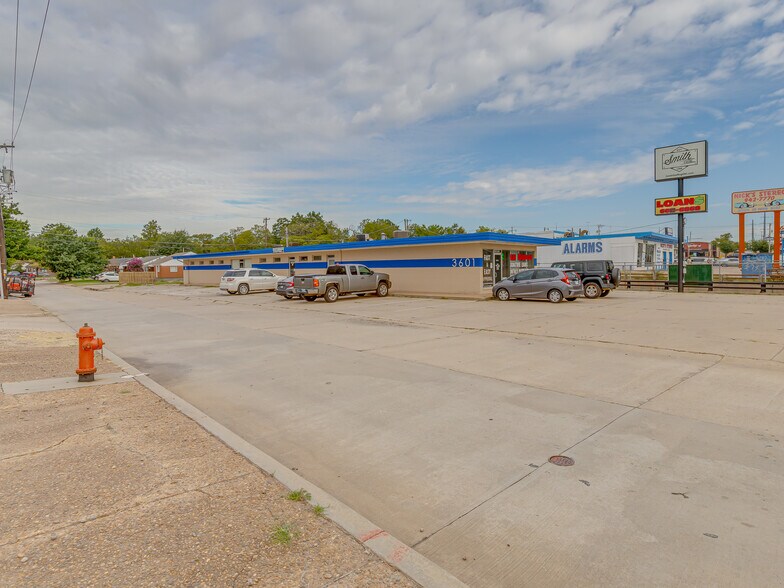 3601 N May Ave, Oklahoma City, OK à louer - Photo de l’immeuble – Image 2 sur 6