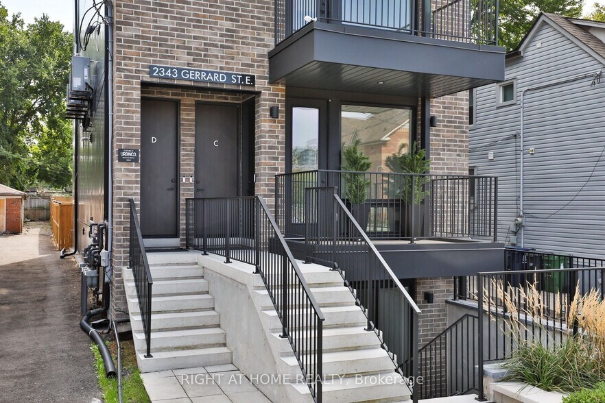 2343 Gerrard St E, Toronto, ON à vendre - Photo de l’immeuble – Image 3 sur 22