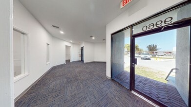 9970 NW 89th Ct, Medley, FL à louer Photo intérieure– Image 2 sur 63
