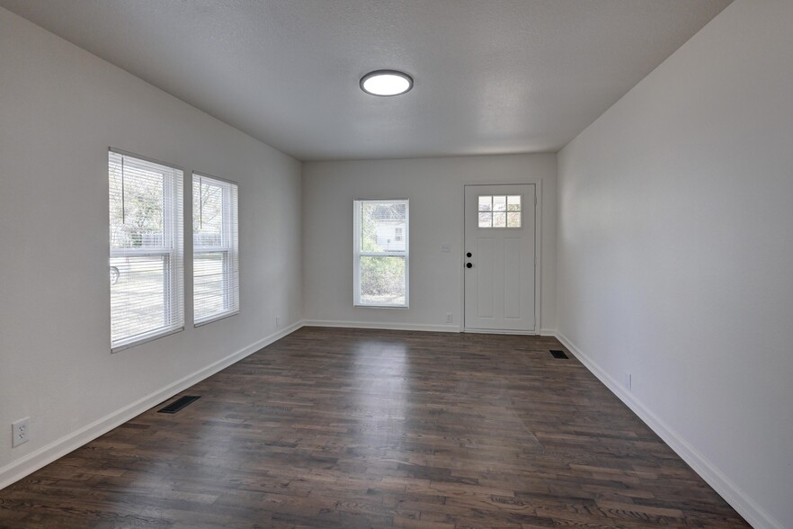 1101 N Taylor St, Pittsburg, KS à vendre - Photo de l’immeuble – Image 3 sur 5